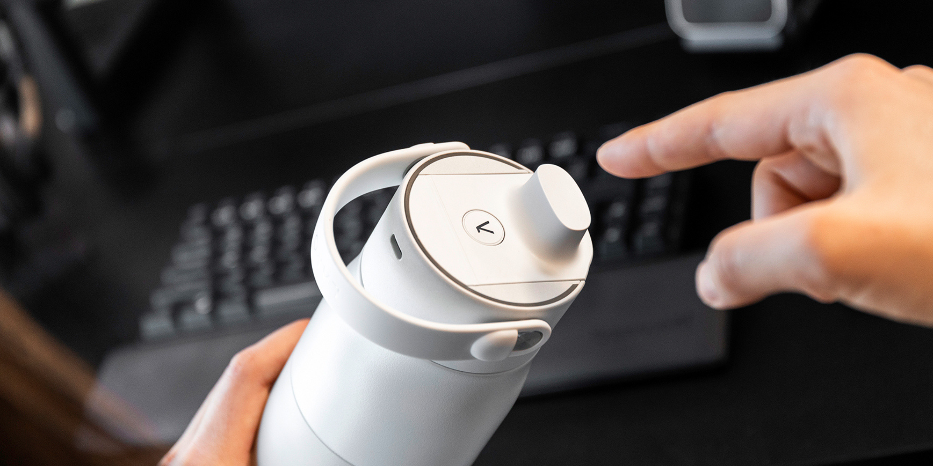 BRITA LARQ iQ Filter-Trinkflasche Aktivierung der PureVis UV-C-Technologie der BRITA LARQ iQ Filter-Trinkflasche