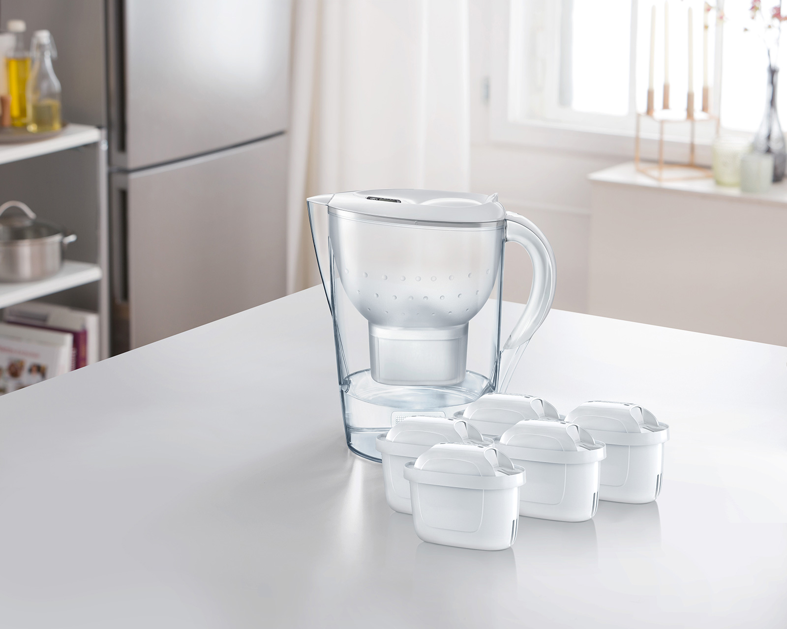 Mehrere gesammelte BRITA Wasserfilter-Kartuschen Mehrere gesammelte BRITA Wasserfilter-Kartuschen auf einem Tisch
