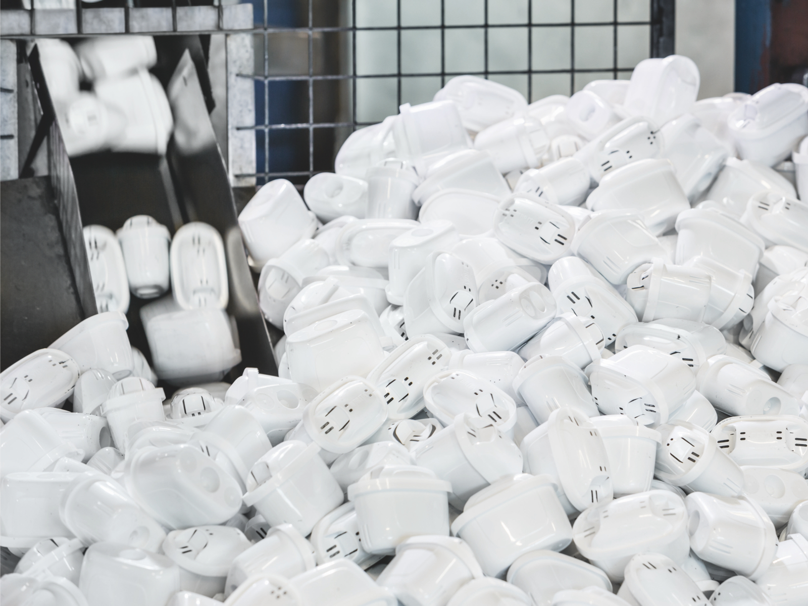 Anlage von BRITA für Kartuschenrecycling BRITA sammelt Kartuschen zum Recycling in einer eigenen Recyclinganlage.