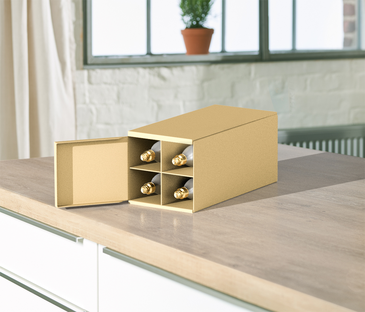 CO2-Tauschbox auf Küchentisch Die CO2-Tauschbox mit vier Zylindern liegt auf einem Küchentisch