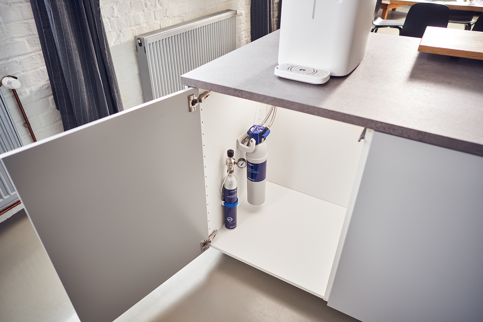 BRITA yource mit CO2 Zylinder und P3000-S BRITA yource Gerät mit einem CO2 Zylinder und dem P-3000-S