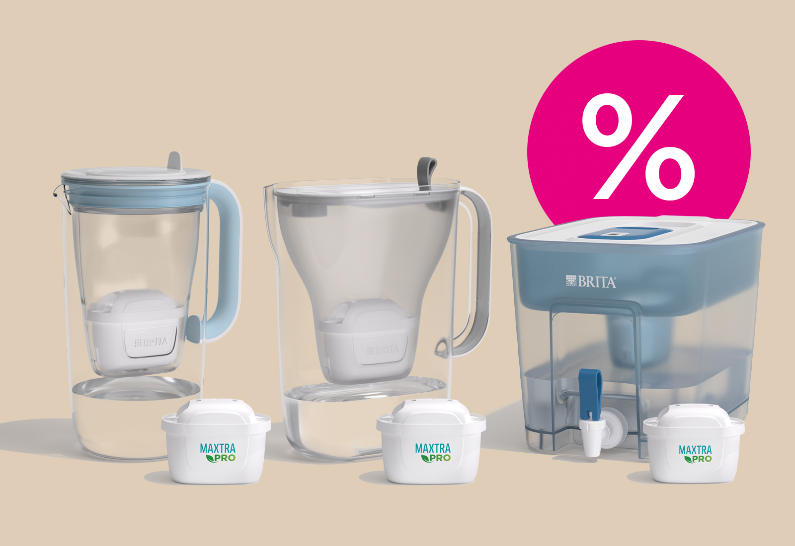 Drei Tischwasserfilter auf beigem Hintergrund