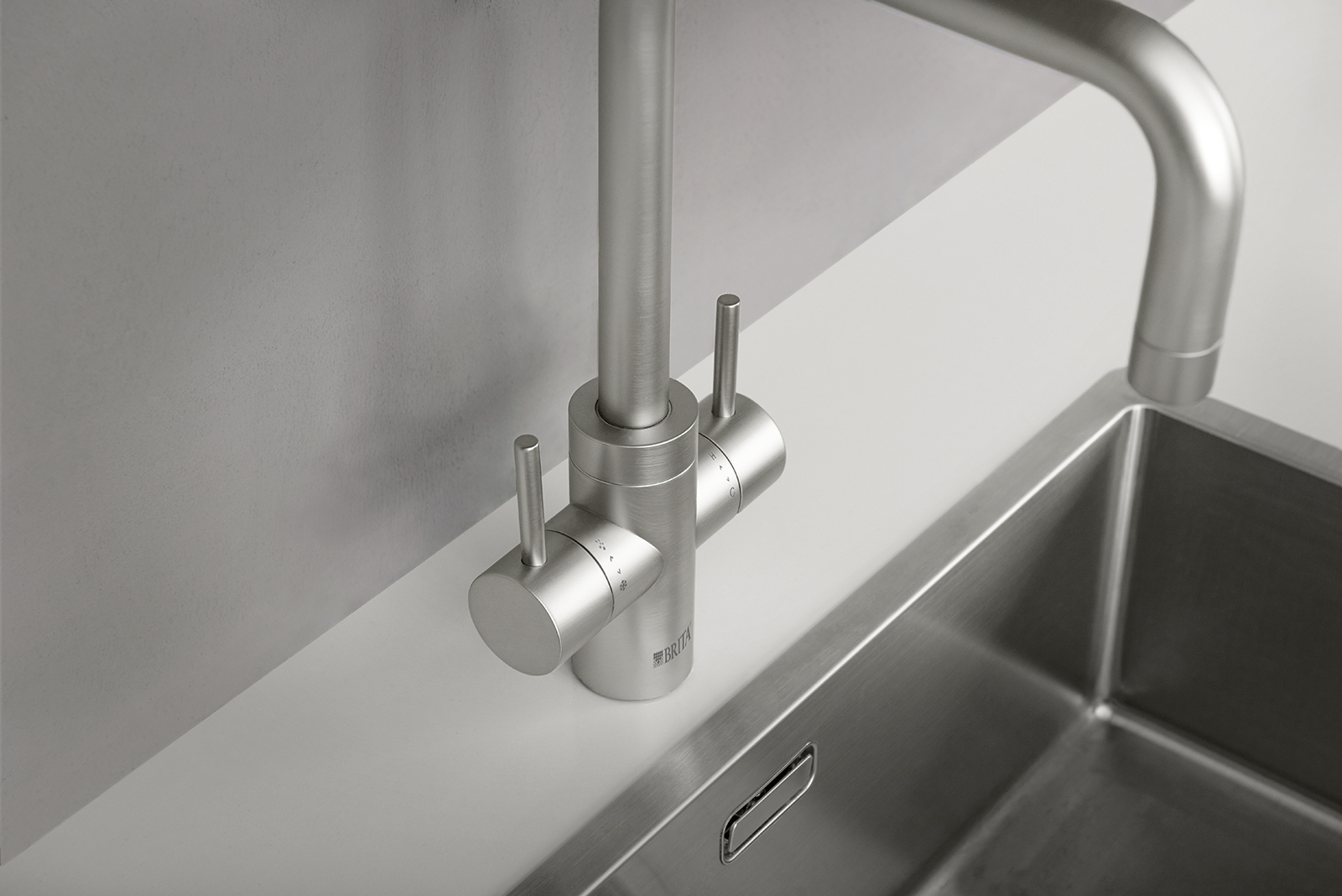 Detailansicht yource pro select  Detailansicht der Wasserbar yource pro select in einer weißen Küchenzeile.